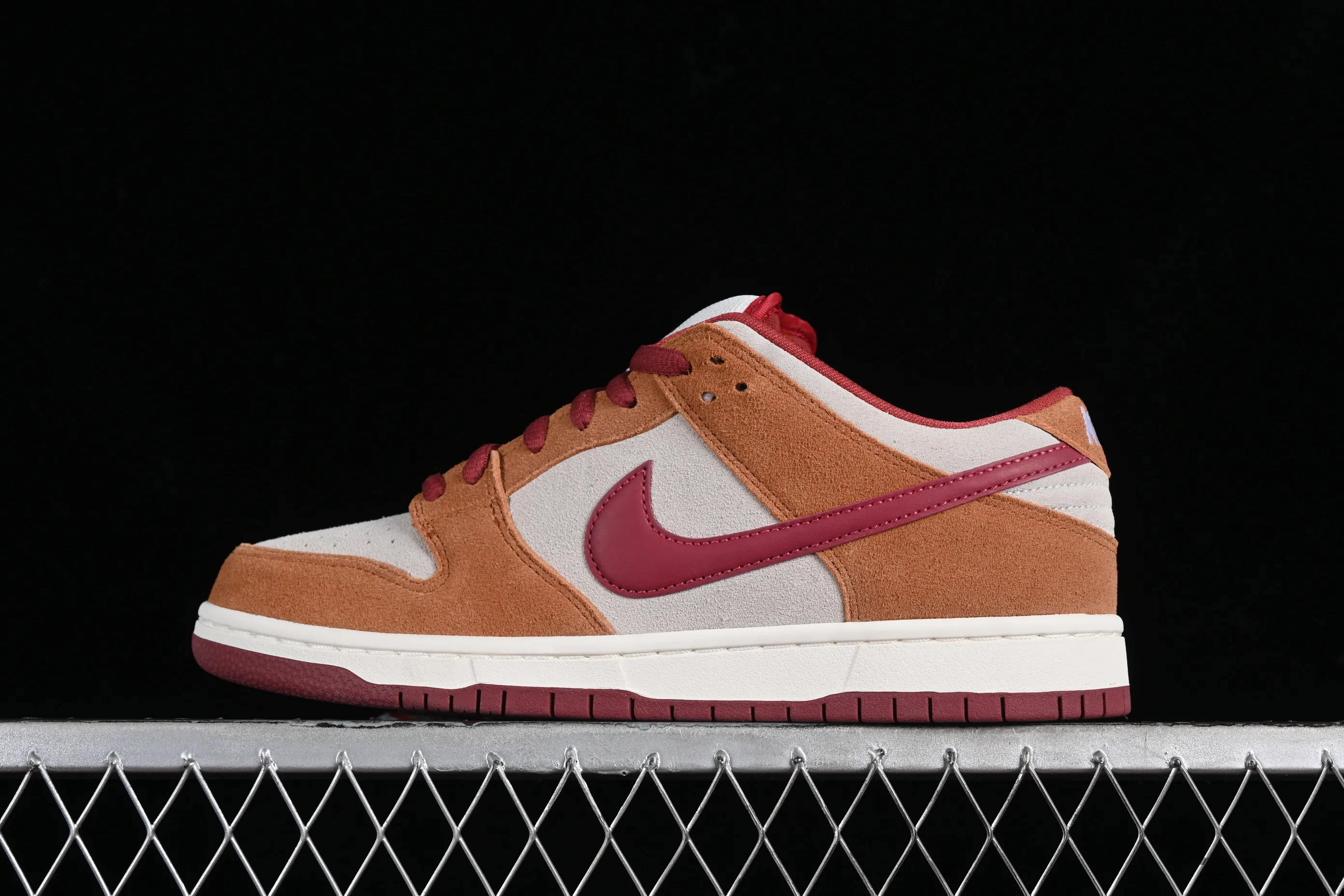 All Categories Nk SB Dunk Series Nk SB Dunk Low Low-top sneakers Foreign trade version Nk SB Dunk Low Pro Brown and red color SB low-top casual sneakers BQ6817-202